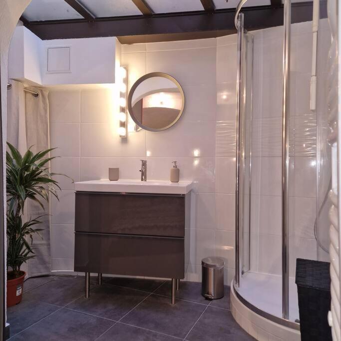 Vieille-ville De 2 Pieces Proche Appartement Nice