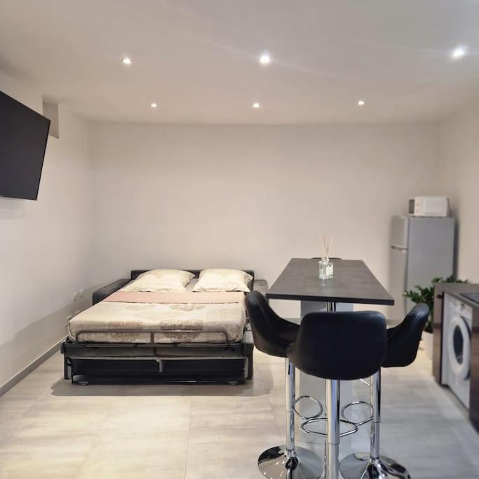 Vieille-ville De 2 Pieces Proche Appartement
